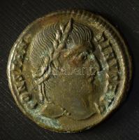 Római Birodalom 324-325 / I. Constantinus / Cyzicus / Follis bronz (2,98g) T:XF Roman Empire 324-325 / Constantine I / Cyzicus / Follis bronze "CONSTAN-TINVS AVG / PROVIDEN-TIAE AVGG - SMKB dot" campgate, seven layers, two beacons, star above, no doors (2,98g) C:XF RIC VII 24