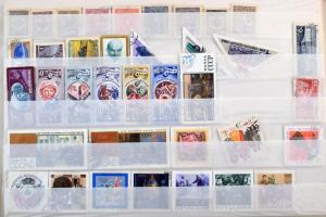 Kb 4.000 db orosz-szovjet bélyeg tízesekben, berakólapokon