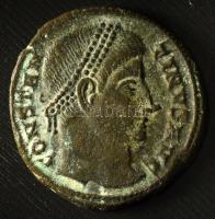 Római Birodalom 328-329 / I. Constantinus / Nicomedia / Follis bronz (3,64g) T:XF Roman Empire 328-329 / Constantine I / Nicomedia / Follis bronze "CONSTAN-TINVS AVG / PROVIDEN-TIAE AVGG - SMKB dot" campgate with two turrets and star above, no doors (3,64g) C:XF RIC VII 153