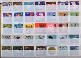 Kb 9.000 db lengyel bélyeg tízesekben, berakólapokon