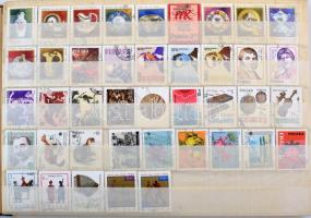 Kb 9.000 db lengyel bélyeg tízesekben, berakólapokon