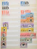 Gyengécske, főleg bélyegzett több példányos előrendező az 1950-60-as évekből, jó 30 osztutt lapos na...