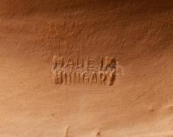 Kovács Margit (1902-1977) Hajfonó lány. Jelzett, egészen minimális kopottsággal, m: 33 cm /// Kovács...