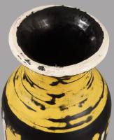 Gorka Lívia (1925-2011): Váza. Jelzett, minimális kopottsággal, m: 16,5 cm