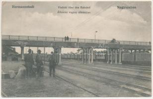 1912 Nagyszeben, Hermannstadt, Sibiu; Viadukt über den Bahnhof / állomási vágány áthidalása, vasútállomás, vonat. Czelnai felvétele / viaduct, railway station, train (EB)