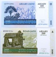 Madagaszkár 2004. 100A / 500Fr + 200A / 1000Fr + T:UNC,AU Madagascar 2004. 100 Ariary / 500 Francs + 200 Ariary / 1000 Francs + C:UNC,AU Krause P#86, P#87