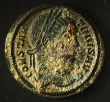 Római Birodalom 326-327 / I. Constantinus / Siscia / Follis bronz (3,61g) T:XF Roman Empire 326-327 / Constantine I / Siscia / Follis bronze "CONSTAN-TINVS AVG / PROVIDEN-TIAE AVGG - dot BSIS dot" campgate with two turrets and star above, no doors (3,61g) C:XF RIC VII 200