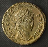 Római Birodalom 320-321 / Crispus / Siscia / Follis bronz (2,57g) T:XF,VF Roman Empire 320-321 / Crispus / Siscia / Follis bronze "IVL CRIS-PVS NOB C / CAESARVM NOSTRORVM - VOT dot V - epsilon SIS star" (2,57g) C:XF,VF RIC VII 161