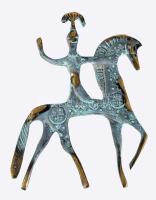 Patinás bronz lovas asztaldísz, m: 13 cm