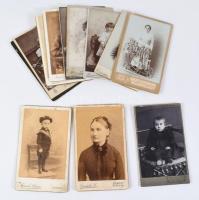 12 db hölgyeket és gyerekeket ábrázoló vizitkártya, különféle műtermekből (Figusch István, Bp.; Mattisz Pál, Keszthely; Orosz Lajos, Nagybecskerek; stb.), változó állapotban