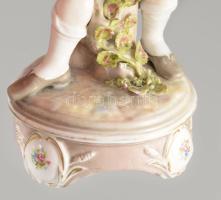 cca 1880-1900 Meissen Fiú gyümölcskosárral. Jelzett, ragasztott, ujja sérült, m: 28 cm