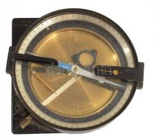 1914 C. P. Goerz hadihajóra való célzó iránytű. Sorszámozott, dátumozott "C.P. Goerz Wien u. Po...