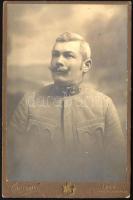 cca 1910-1915 Tábori postás (Koffler Frigyes) egyenruhában, kabinetfotó a ,,Carmen" fényképészeti műteremből (Lwów / Lviv / Lemberg), 16,5x10,5 cm