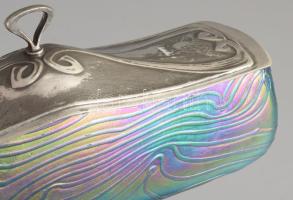 Loetz Austria jelzésű üveg doboz, irizáló szesessziós mintákkal, ón fedéllel 23 cm