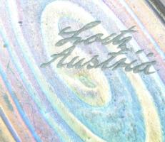 Loetz Austria jelzésű üveg doboz, irizáló szesessziós mintákkal, ón fedéllel 23 cm