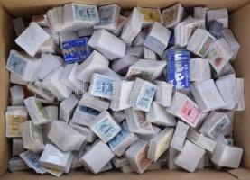 Kb 350 db vegyes magyar bündli dobozban ömlesztve