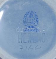 Herendi kék alapon plasztikus fehér virágmintás váza. Jelzett, hibátlan, m: 14 cm