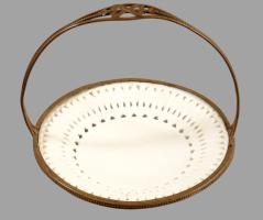 Áttört porcelán kosár, réz szerelékkel. Entw. Parté jelzéssel, hibátlan d: 19 cm