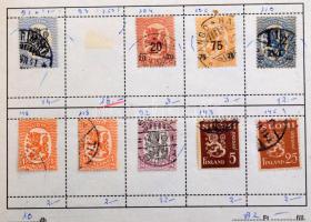 20 db kis méretű cserefüzet, benne vegyes külföldi bélyegek, dobozban