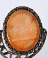 Ex officio gratis kakasokat ábrázoló pecsétnyomó medál, vésett karneol, fém kerettel. 6 cm