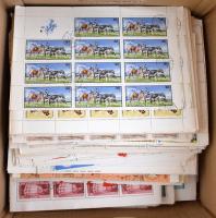 Magyar íváru tétel, benne több száz képes, modern hajtott ív, dobozban