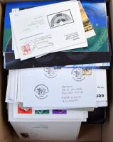 Néhány száz vegyes modern külföldi küldemények, levelek és képeslapok, javarészt futottak, több némettel, dobozban