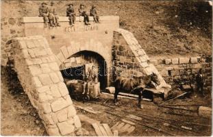 1927 Salgótarján, Keleti altáró, csilléket vontató bányaló, iparvasút, bányászok. Özv. Dr. Németh De...