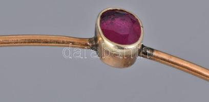 Arany (Au) karkötő, 14k, rubin berakással, jelzés nélkül, bruttó 4,35g