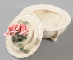 Ens bonbonier plasztikus virág díszítéssel, jelzett, minimális kopással, 12x9 cm