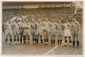 1936 Bucharest, Bukarest, Bucuresti, Bucuresci; Magyarország - Románia 2:1 labdarúgó mérkőzés, a román labdarúgó-válogatott tagjai, csapat, sport, focisták / Romanian national football team players, sport. M. Vesa photo (17,6 x 11,7 cm) (non PC) (Rb)