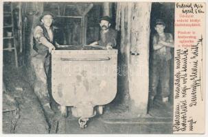 1915 Rednek, Vrdnik (Ürög, Irig); Királyi kőszénbánya, bányászok csillével, belső. Vajda D. fényképé...