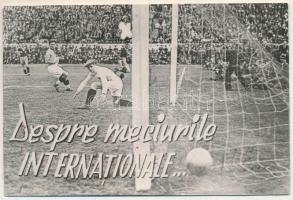 1934 Bucharest, Bukarest, Bucuresti, Bucuresci; 1934-es labdarúgó-világbajnokság-selejtező, Románia - Jugoszlávia 2:1 labdarúgó mérkőzés, Dobay István győztes gólja, hátoldalon saját jegyzete / World Cup qualification match, Romania - Yugoslavia 2:1, football match, players, with Stefan Dobay's note on the backside. sport photo (11,3 x 7,5 cm) (non PC) (ragasztónyomok / glue marks)