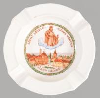 Nagyvárad hazatérése alkalmából készített Zsolnay kulacs m: 11,5 cm, Zsolnay hamuzó d: 12,5 cm és He...