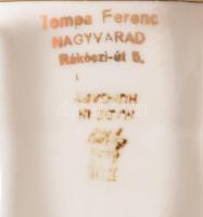 Nagyvárad hazatérése alkalmából készített Zsolnay kulacs m: 11,5 cm, Zsolnay hamuzó d: 12,5 cm és He...