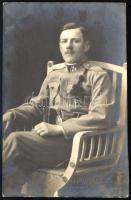 1915 Magyar katonatiszt lövészbojttal, fotólap a Dunky fivérek kolozsvári műterméből, megírt és futott, 13,5x8,5 cm