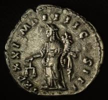 Római Birodalom 166-167 / Marcus Aurelius / Róma / Denarius Ag (3,16g) T:XF,VF
Roman Empire 166-167...