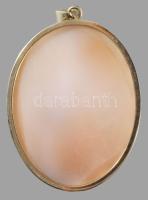 Kámea arany (Au) foglalatban, jelzés nélkül, 14k, 4,5x3,5 cm, díszdobozban. /// Cameo set in a gold ...