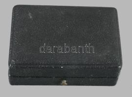 Kámea arany (Au) foglalatban, jelzés nélkül, 14k, 4,5x3,5 cm, díszdobozban. /// Cameo set in a gold ...