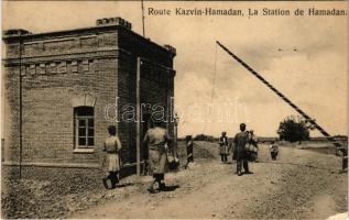 Hamadan, route Kazvin-Hamadan, la station / station, road (EM)