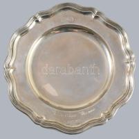Monogramos ezüst (Ag) tál, dianás jelzéssel, ajándékozási vésettel d: 24 cm, 516g