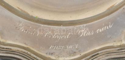 Monogramos ezüst (Ag) tál, dianás jelzéssel, ajándékozási vésettel d: 24 cm, 516g