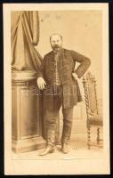 cca 1860 Férfiportré, keményhátú fotó Skopáll József győri műterméből, 10×6,5 cm