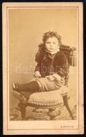 cca 1870 Gyerekportré, keményhátú fotó Bülch Ágoston pesti műterméből, 10,5×6,5 cm