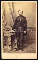 cca 1865 Férfiportré, keményhátú fotó Mayer György pesti műterméből, 10,5×6,5 cm