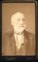cca 1885 Idős férfi portréja, keményhátú fotó Szerdahelyi budapesti műterméből, 10,5×6,5 cm