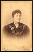 cca 1895 Női portré, keményhátú fotó Révai budapesti műterméből, 10,5×6,5 cm