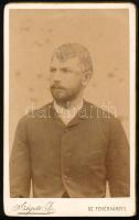 1888 Férfiportré, keményhátú fotó Szigeti székesgehérvári műterméből, 10,5×6,5 cm