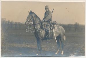 1915 Lajtabruck, Bruck an der Leitha; osztrák-magyar lovas katona frontra vonulás előtt / Vorabend d...