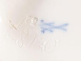 cca 19. sz. vége, Meissen Ámor szobor pár. Jelzett, kardos jelzés, egyiken minimális pattogzással, m...