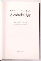 Bartis Attila: A csöndet úgy. Naplóképek 2005. január - 2008. december. Bp., 2010, Magvető. Bartis Attila (1968-) József Attila-díjas író, fotográfus fekete-fehér felvételeivel illusztrált. Kiadói kartonált papírkötés, kiadói papír védőborítóban.